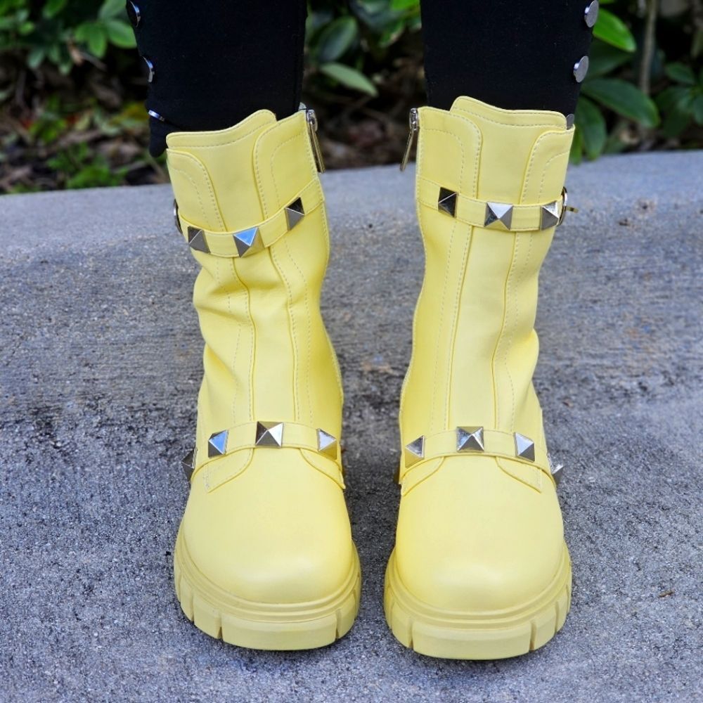 Fashion Women's Yellow Combat Boots Pyramid Studs Side Zipper - Picture 2 of 5